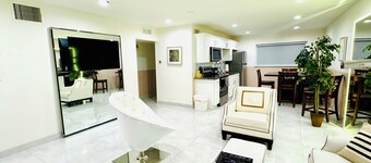 1-bedroom apartment in Vibrant Las Vegas WiFi LVCC sale,EDC,center,strip,