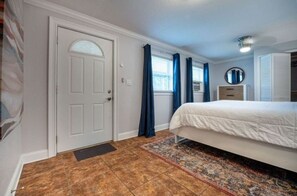 4 bedrooms, desk, iron/ironing board, WiFi