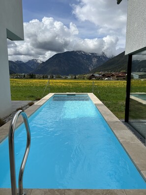 Seasonal outdoor pool, open 8:00 AM to 10:00 PM, pool umbrellas - TIROLER TRIS plus 1 (Eben am Achensee)