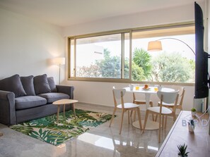 Dining - Nice flat with hot pool (Antibes)