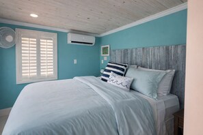 1 bedroom, desk, free WiFi, bed sheets - All new, incredible location! Waterfront unit in Matlacha with many amenities. (Matlacha)