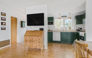 Fridge, stovetop, dishwasher, coffee/tea maker - 3 bedroom awesome home in Vestervig (Vestervig)