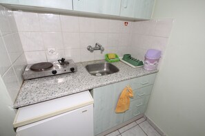 Apartment, 1 Bedroom, Balcony, Garden View | Interior - Pelagos Studios by Frangki 4 (Aegina)