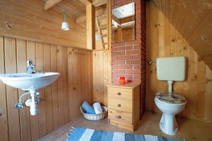 Hus - 2 sovrum - terrass | Badrum