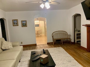 Smart TV, books - Cozy and relaxing (Linton)