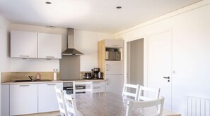 Refrigerador, microondas, horno y lavavajillas 