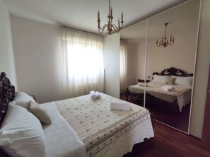 1 bedroom, iron/ironing board, travel cot, WiFi