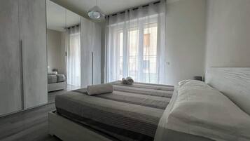 Iron/ironing board, travel cot, WiFi, bed sheets