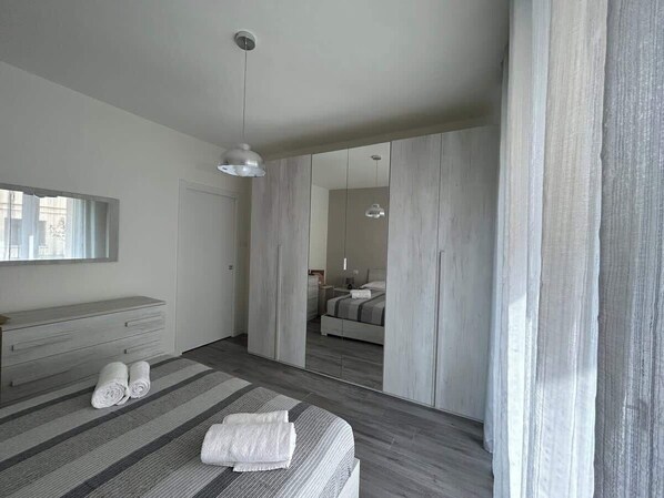 Bügeleisen/Bügelbrett, Reisekinderbett, WLAN, Bettwäsche