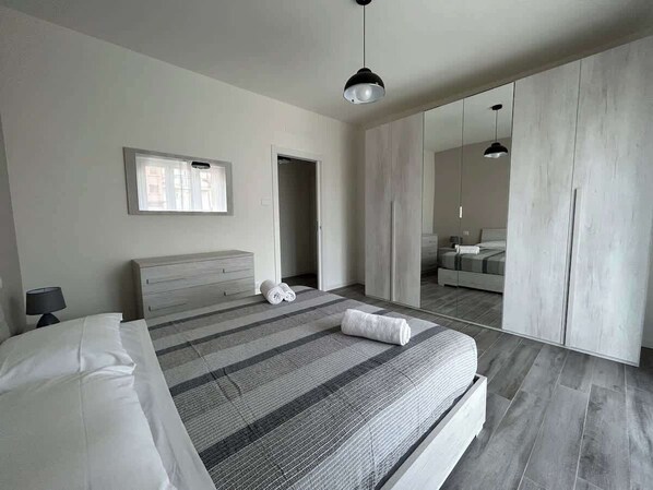 Strykejern/-brett, reiseseng for barn, wi-fi og sengetøy