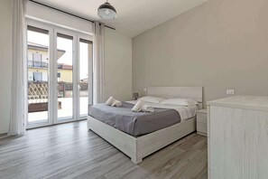 1 bedroom, iron/ironing board, travel crib, WiFi