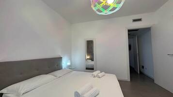 Iron/ironing board, travel cot, free WiFi, bed sheets