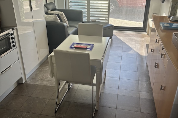 Dining Room Table that expands on both sides