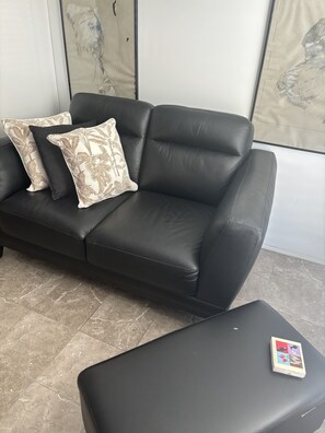 Smart-TV, DVD-spiller og bøker