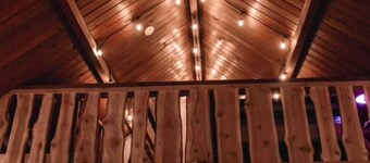 Elk Track Cabin, a Secluded 2-bedroom cabin with WiFi, AC in serene Randle