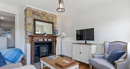 Cozy Georgian Cottages close to Hobart