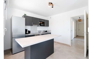 Réfrigérateur, micro-ondes, four, lave-vaisselle