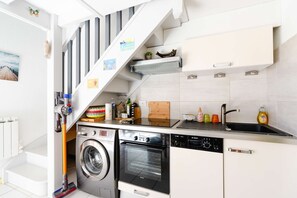 Kühlschrank, Mikrowelle, Ofen, Geschirrspüler