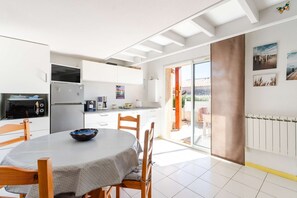 Kühlschrank, Mikrowelle, Ofen, Geschirrspüler