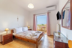1 bedroom, free WiFi, bed sheets - Apartment 'Lotus 4' with Shared Terrace, Wi-Fi and Air Conditioning (Corfu)