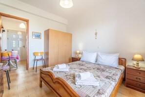 1 bedroom, free WiFi, bed sheets - Apartment 'Lotus 4' with Shared Terrace, Wi-Fi and Air Conditioning (Corfu)