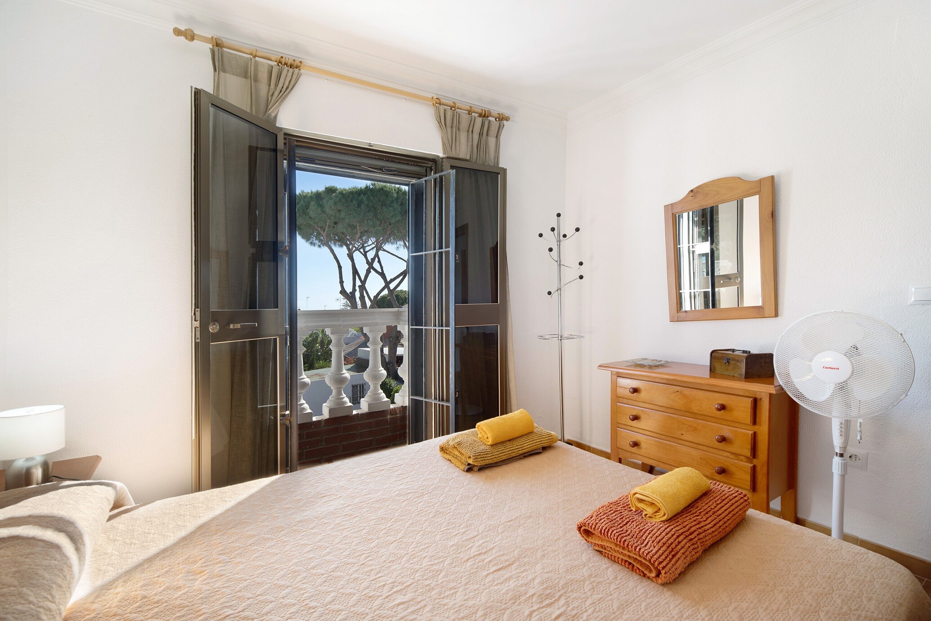 4 slaapkamers, een strijkplank/strijkijzer, gratis wifi, beddengoed