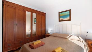 4 dormitorios, tabla de planchar con plancha, wifi gratis y ropa de cama