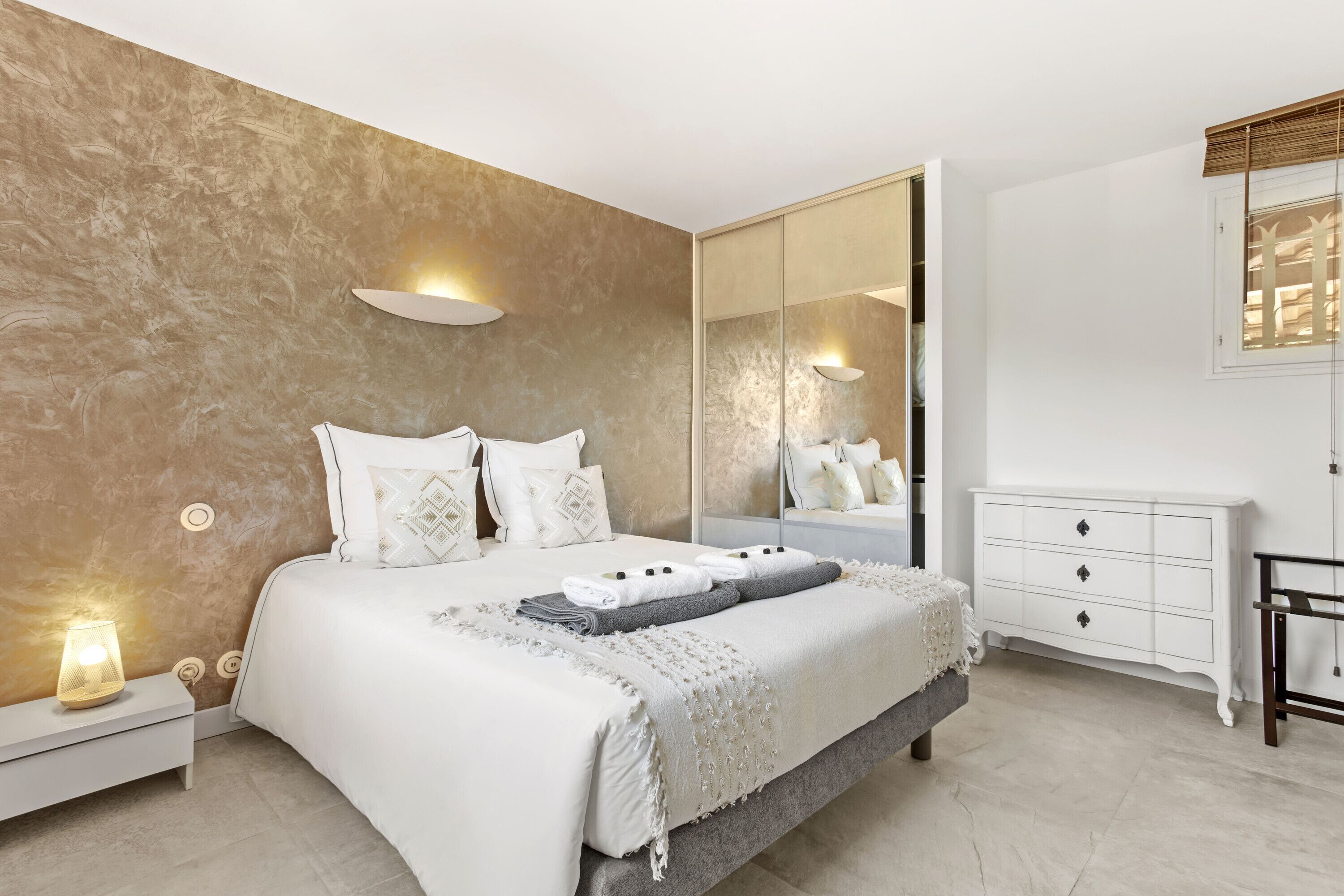 8 chambres, fer et planche à repasser, Wi-Fi gratuit, draps fournis