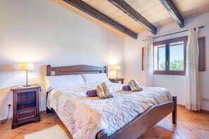 2 bedrooms, iron/ironing board, free WiFi, bed sheets - Country House 'Ses Oliveres' with Mountain View, Wi-Fi and Air Conditioning (Campos)