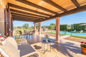 Outdoor dining - Country House 'Ses Oliveres' with Mountain View, Wi-Fi and Air Conditioning (Campos)