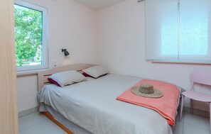 2 slaapkamers, reisbedje, gratis wifi, beddengoed