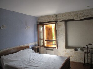 2 chambres, fer et planche à repasser, Wi-Fi gratuit, draps fournis