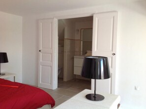 1 makuuhuone, silitysrauta/-lauta, ilmainen Wi-Fi, vuodevaatteet