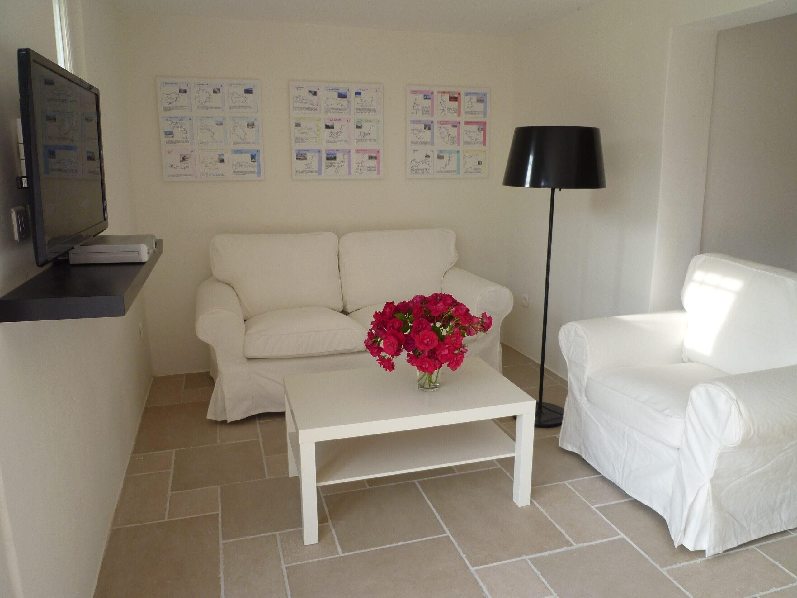 Télévision, lecteur de DVD, chaîne hi-fi