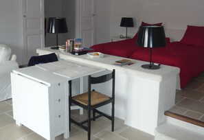 1 habitación, tabla de planchar con plancha, wifi gratis y ropa de cama 