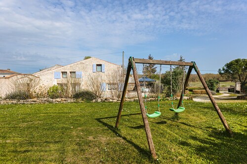 Ferienhaus 'La Rétaise' mit privater Terrasse und Garten