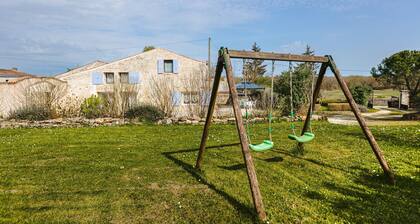 Ferienhaus 'La Rétaise' mit privater Terrasse und Garten