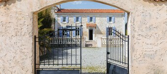 Holiday Home 'L'Aixoise' with Private Terrace, Private Garden and Wi-Fi