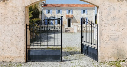 Holiday Home 'L'Aixoise' with Private Terrace, Private Garden and Wi-Fi