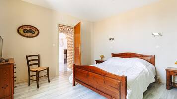 5 soverom, strykejern/-brett, wi-fi (inkludert) og sengetøy