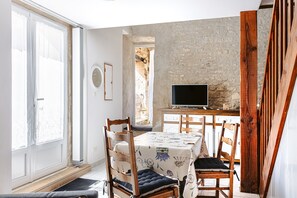 Dining - Holiday Home 'L' Oléronaise' with Private Terrace and Private Garden (Romegoux)