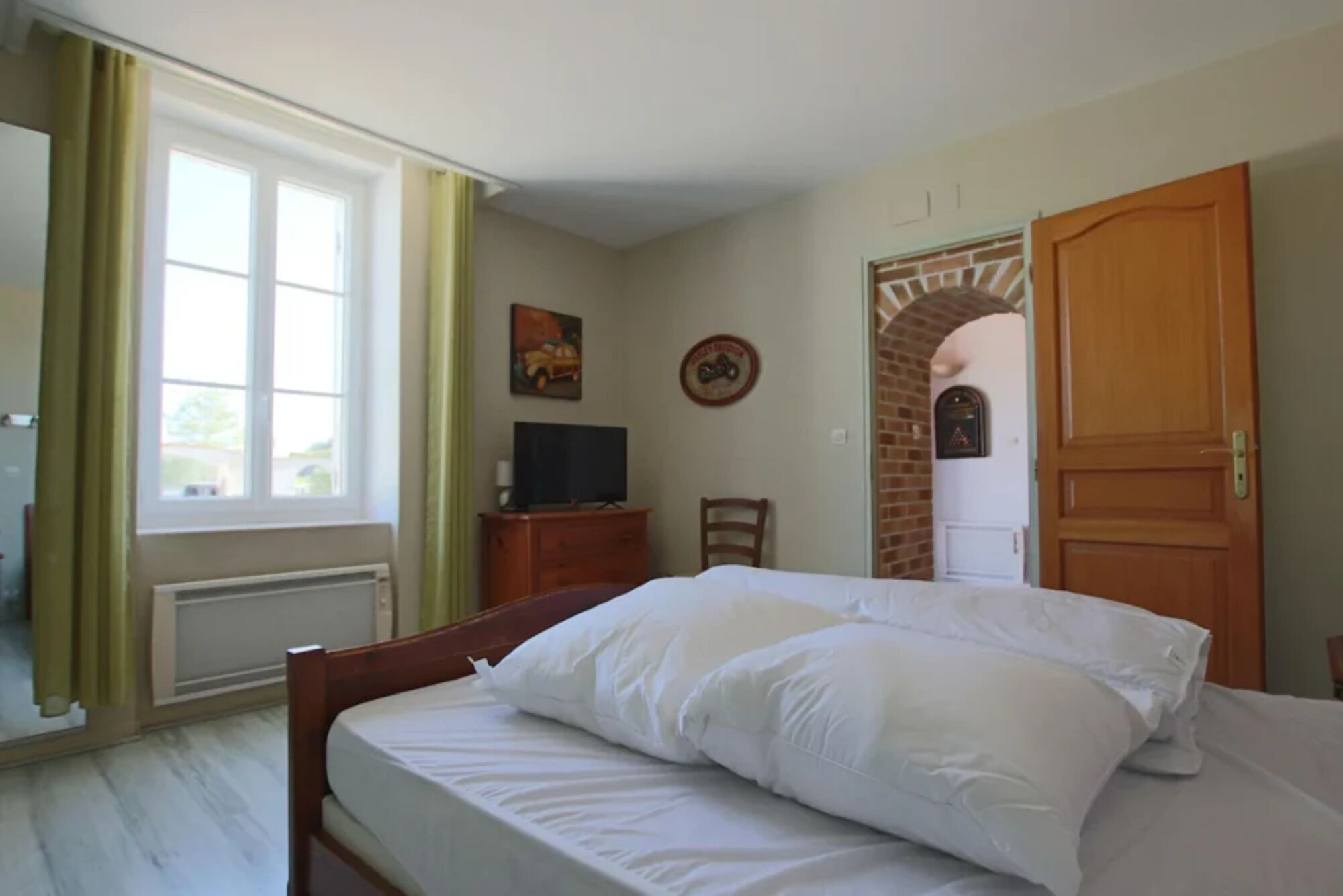 8 dormitorios, tabla de planchar con plancha, wifi gratis y ropa de cama