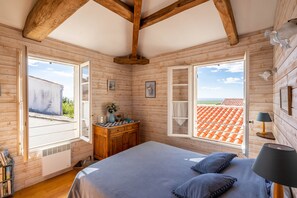 2 bedrooms, iron/ironing board, bed sheets - Holiday Home 'Isatis' with Private Terrace (Mortagne-sur-Gironde)