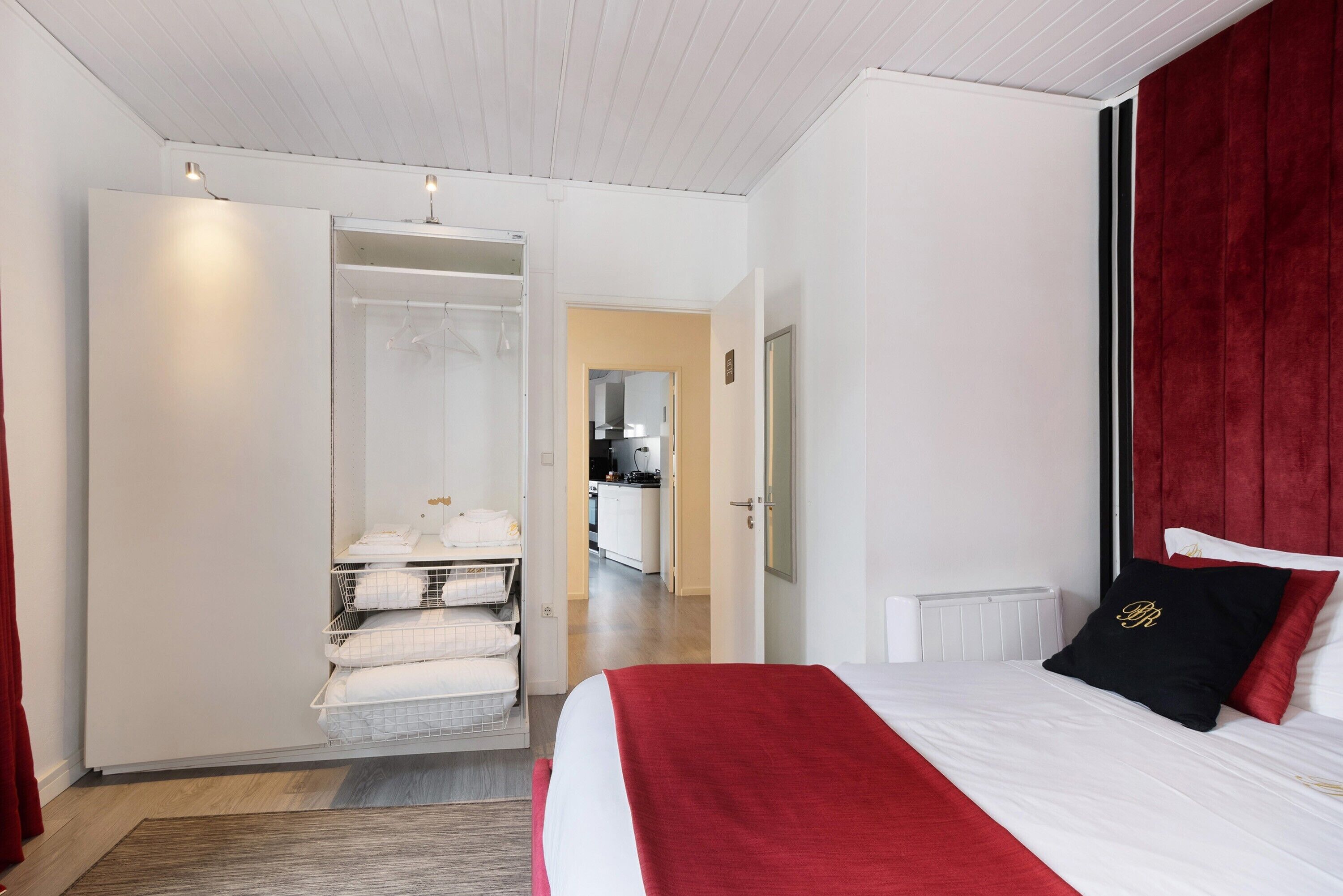 2 habitaciones, tabla de planchar con plancha y wifi gratis 