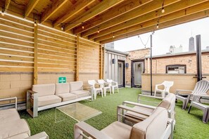 Terrace/patio - 870 bldg - 3 Separate Suites in same building (Chicago)