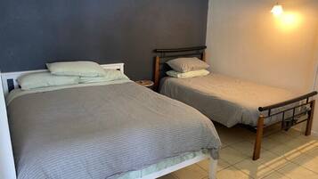 1 bedroom, bed sheets