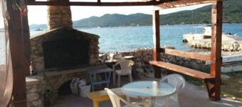 "seafront 3-bedroom Robinson House Joyce"