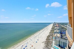 On the beach - ULTRA LUXURY BEACHFRONT CONDO, 3500SQFT, CUSTOM EVERYTHING (Orange Beach)
