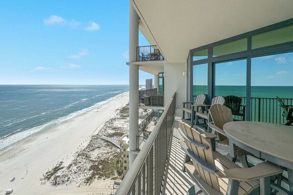 Property grounds - BEACHFRONT LUXURY, INDOOR/OUTDOOR POOL AND SAUNA, FAMILY FRIENDLY (Orange Beach)