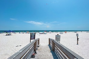 On the beach - Enclave Unit 305- Family Friendly Beach Front condo! (Orange Beach)